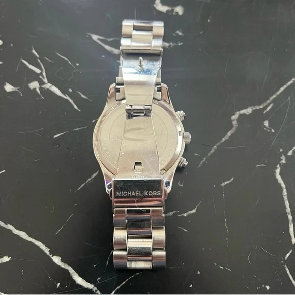 Michael Kors Layton Watch - Picture 4 of 9